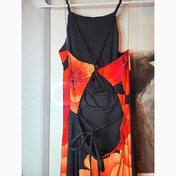 New Floral Backless Maxi Dress - Small - Picture 4 of 9